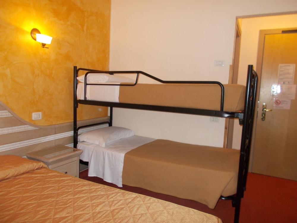Nedy Hotel